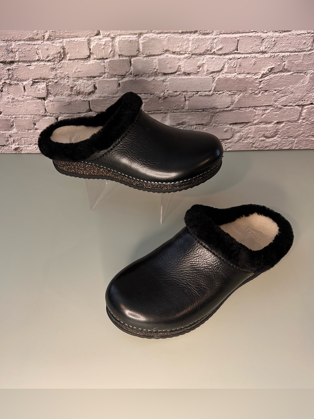 Dansko Black Leather Clogs Real Sheep Fur Real Comfort Size 9 - Picture 9 of 9